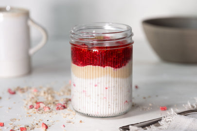 Beeren Porridge mit Himbeeren und Dattel-Karamell