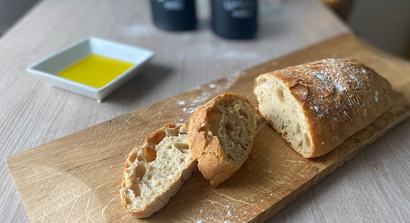 Ciabatta zum Dippen in Dr. Budwig Biophenolia 300+