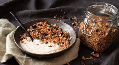 Fruchtiges Budwig-Granola mit Apfel, Cranberry und Aroniabeere