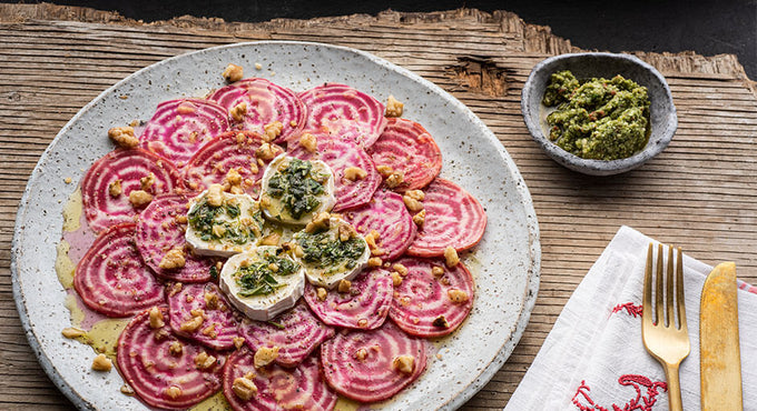 Marinierte Ziegenkäsetaler mit Ringelbete-Carpaccio