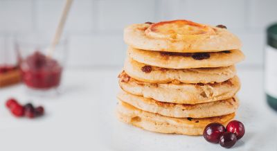 Vegane Bratapfel Pancakes mit Heidelbeer-Zitronen Topping